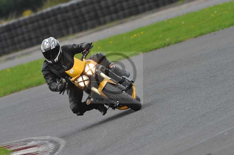 Motorcycle action photographs;cadwell;cadwell park photographs;event digital images;eventdigitalimages;motor racing louth lincolnshire;no limits trackdays;peter wileman photography;trackday;trackday digital images;trackday photos