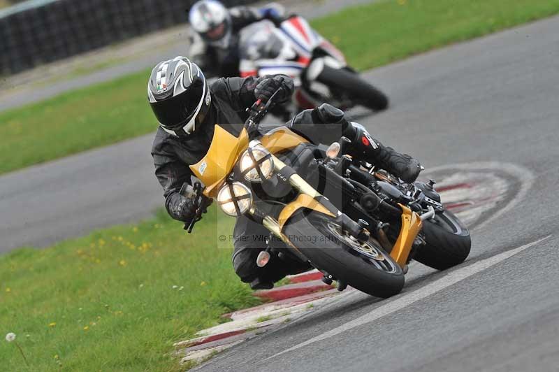 Motorcycle action photographs;cadwell;cadwell park photographs;event digital images;eventdigitalimages;motor racing louth lincolnshire;no limits trackdays;peter wileman photography;trackday;trackday digital images;trackday photos