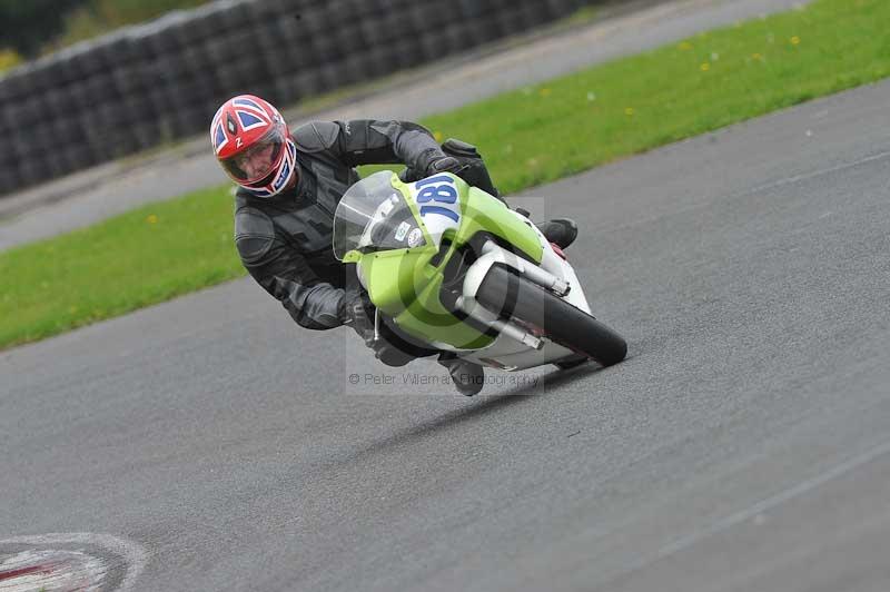 Motorcycle action photographs;cadwell;cadwell park photographs;event digital images;eventdigitalimages;motor racing louth lincolnshire;no limits trackdays;peter wileman photography;trackday;trackday digital images;trackday photos