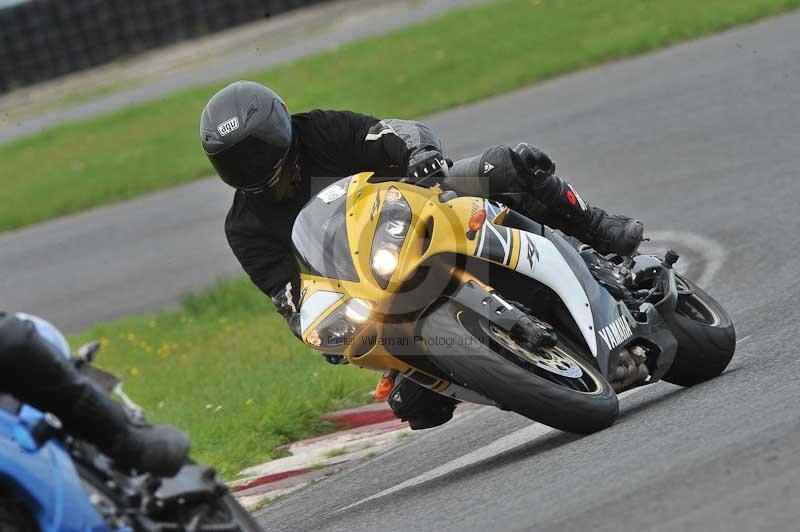 Motorcycle action photographs;cadwell;cadwell park photographs;event digital images;eventdigitalimages;motor racing louth lincolnshire;no limits trackdays;peter wileman photography;trackday;trackday digital images;trackday photos