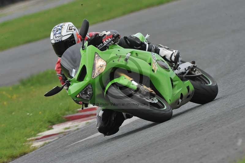 Motorcycle action photographs;cadwell;cadwell park photographs;event digital images;eventdigitalimages;motor racing louth lincolnshire;no limits trackdays;peter wileman photography;trackday;trackday digital images;trackday photos