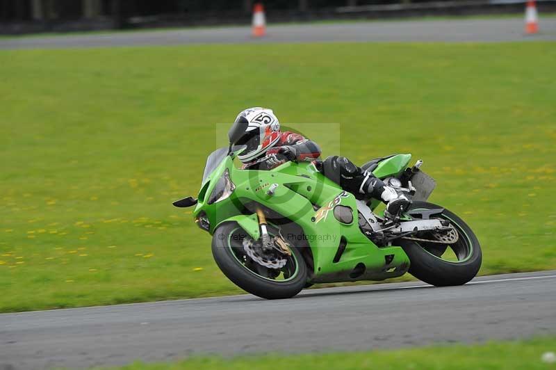 Motorcycle action photographs;cadwell;cadwell park photographs;event digital images;eventdigitalimages;motor racing louth lincolnshire;no limits trackdays;peter wileman photography;trackday;trackday digital images;trackday photos