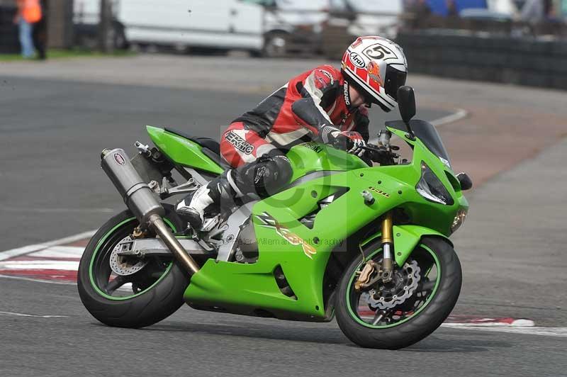 Motorcycle action photographs;cadwell;cadwell park photographs;event digital images;eventdigitalimages;motor racing louth lincolnshire;no limits trackdays;peter wileman photography;trackday;trackday digital images;trackday photos