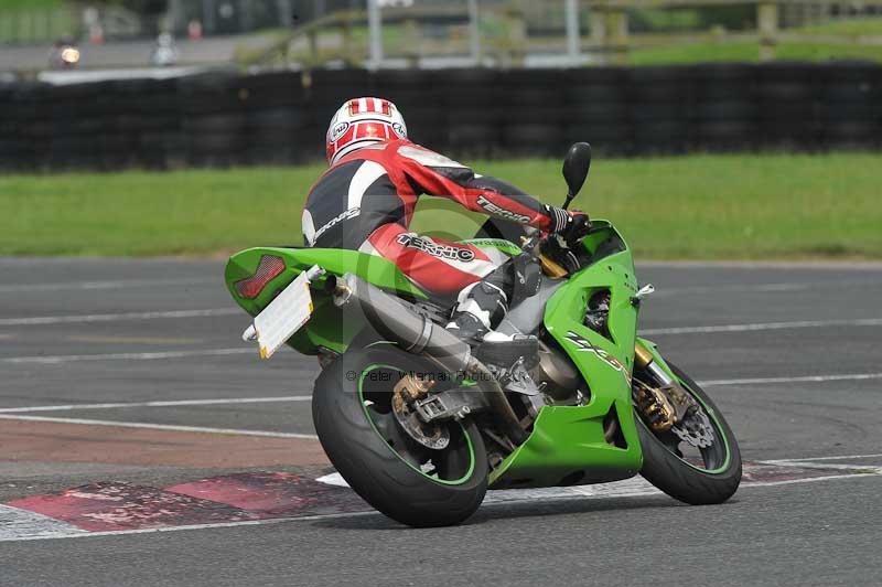 Motorcycle action photographs;cadwell;cadwell park photographs;event digital images;eventdigitalimages;motor racing louth lincolnshire;no limits trackdays;peter wileman photography;trackday;trackday digital images;trackday photos