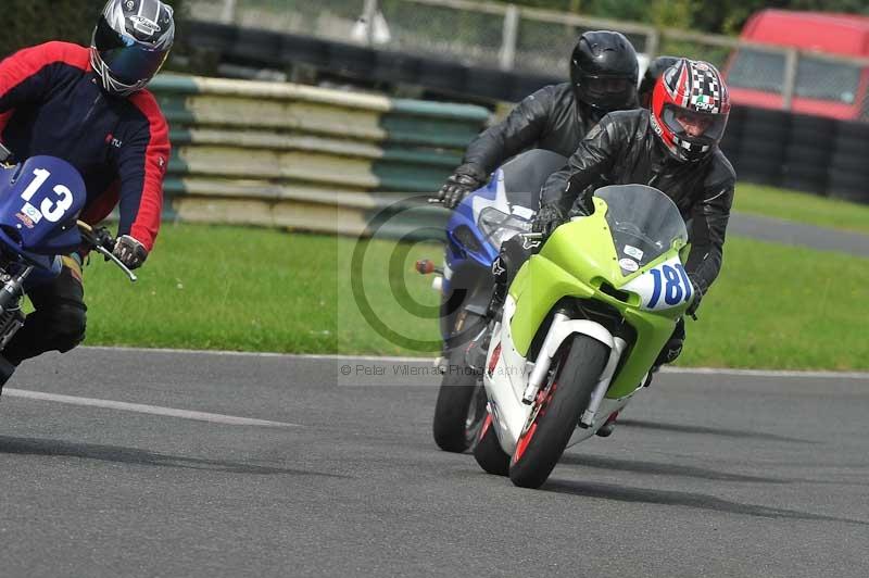 Motorcycle action photographs;cadwell;cadwell park photographs;event digital images;eventdigitalimages;motor racing louth lincolnshire;no limits trackdays;peter wileman photography;trackday;trackday digital images;trackday photos