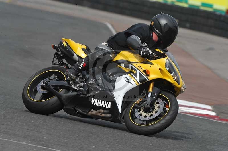 Motorcycle action photographs;cadwell;cadwell park photographs;event digital images;eventdigitalimages;motor racing louth lincolnshire;no limits trackdays;peter wileman photography;trackday;trackday digital images;trackday photos