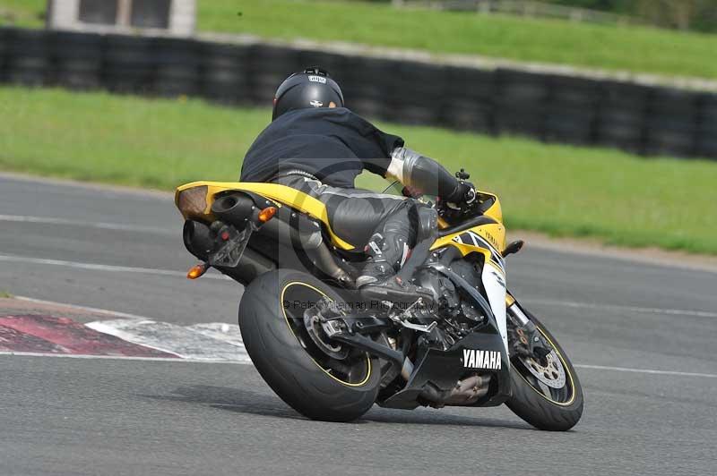 Motorcycle action photographs;cadwell;cadwell park photographs;event digital images;eventdigitalimages;motor racing louth lincolnshire;no limits trackdays;peter wileman photography;trackday;trackday digital images;trackday photos