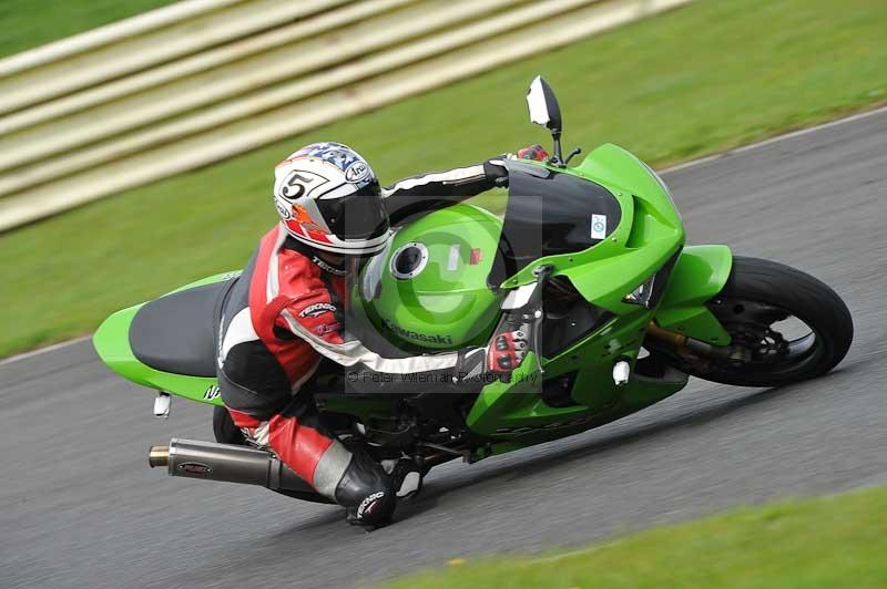 Motorcycle action photographs;cadwell;cadwell park photographs;event digital images;eventdigitalimages;motor racing louth lincolnshire;no limits trackdays;peter wileman photography;trackday;trackday digital images;trackday photos