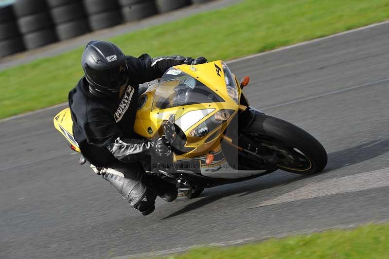 Motorcycle action photographs;cadwell;cadwell park photographs;event digital images;eventdigitalimages;motor racing louth lincolnshire;no limits trackdays;peter wileman photography;trackday;trackday digital images;trackday photos
