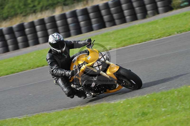 Motorcycle action photographs;cadwell;cadwell park photographs;event digital images;eventdigitalimages;motor racing louth lincolnshire;no limits trackdays;peter wileman photography;trackday;trackday digital images;trackday photos