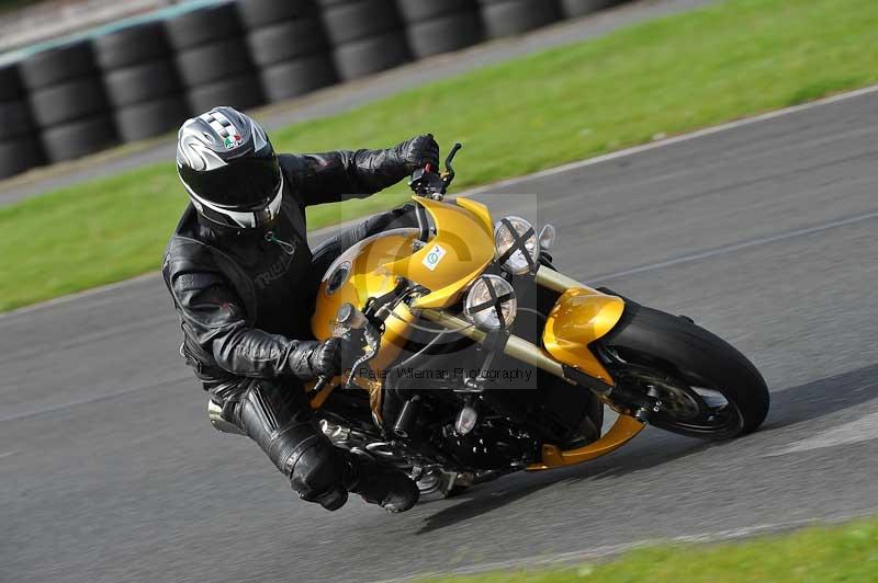 Motorcycle action photographs;cadwell;cadwell park photographs;event digital images;eventdigitalimages;motor racing louth lincolnshire;no limits trackdays;peter wileman photography;trackday;trackday digital images;trackday photos