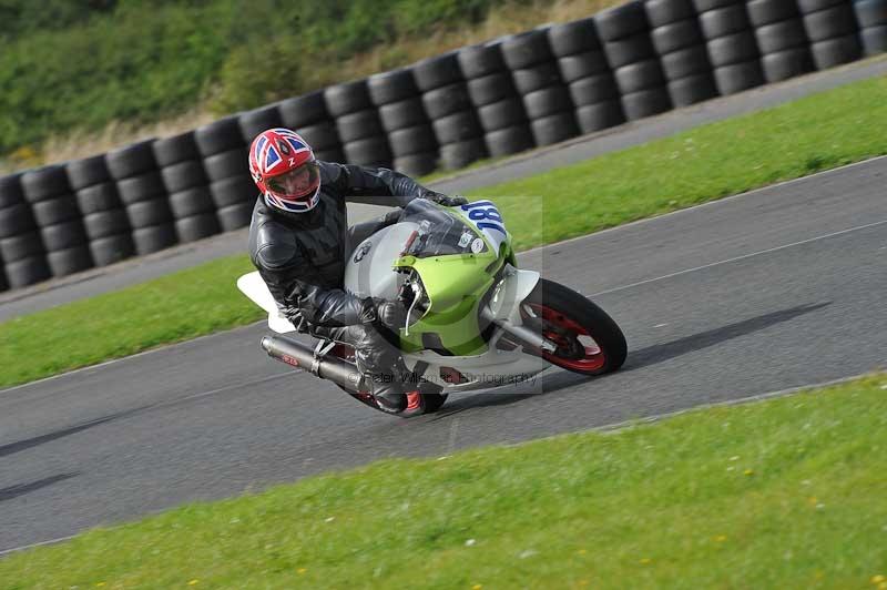 Motorcycle action photographs;cadwell;cadwell park photographs;event digital images;eventdigitalimages;motor racing louth lincolnshire;no limits trackdays;peter wileman photography;trackday;trackday digital images;trackday photos