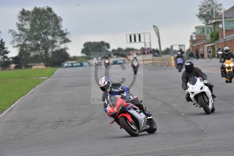 Motorcycle action photographs;cadwell;cadwell park photographs;event digital images;eventdigitalimages;motor racing louth lincolnshire;no limits trackdays;peter wileman photography;trackday;trackday digital images;trackday photos
