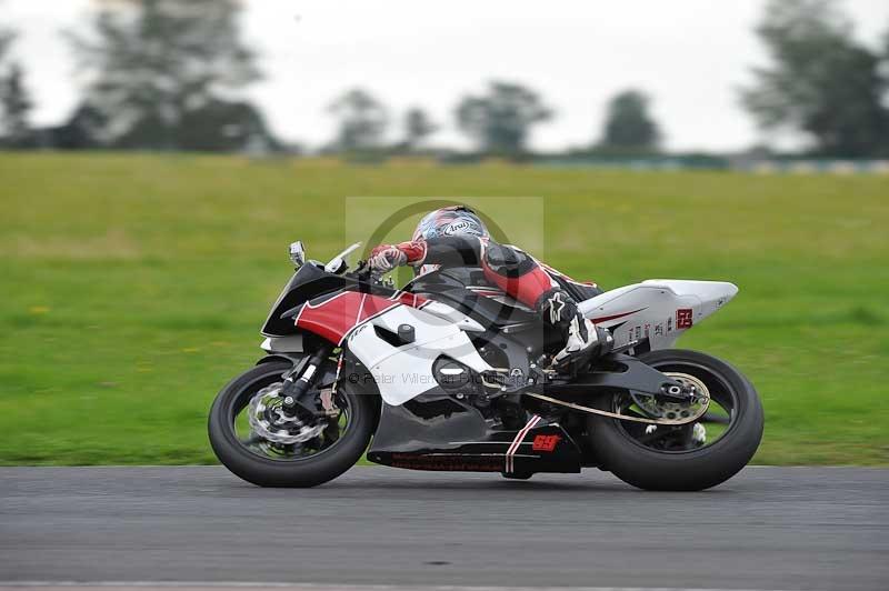 Motorcycle action photographs;cadwell;cadwell park photographs;event digital images;eventdigitalimages;motor racing louth lincolnshire;no limits trackdays;peter wileman photography;trackday;trackday digital images;trackday photos