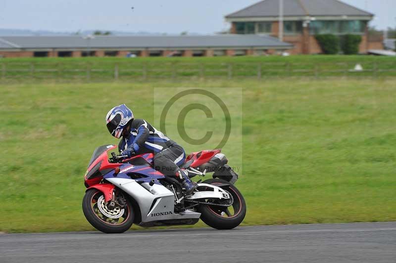 Motorcycle action photographs;cadwell;cadwell park photographs;event digital images;eventdigitalimages;motor racing louth lincolnshire;no limits trackdays;peter wileman photography;trackday;trackday digital images;trackday photos