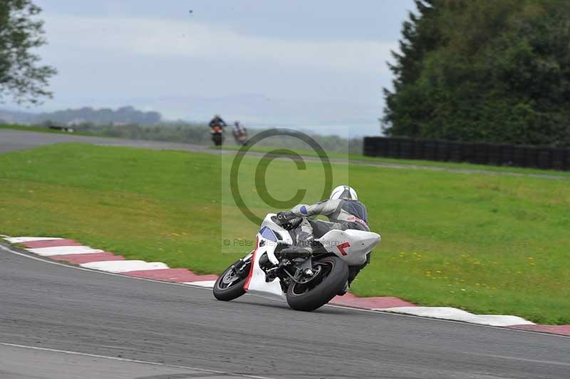 Motorcycle action photographs;cadwell;cadwell park photographs;event digital images;eventdigitalimages;motor racing louth lincolnshire;no limits trackdays;peter wileman photography;trackday;trackday digital images;trackday photos