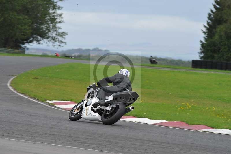 Motorcycle action photographs;cadwell;cadwell park photographs;event digital images;eventdigitalimages;motor racing louth lincolnshire;no limits trackdays;peter wileman photography;trackday;trackday digital images;trackday photos