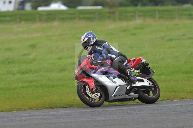 Motorcycle action photographs;cadwell;cadwell park photographs;event digital images;eventdigitalimages;motor racing louth lincolnshire;no limits trackdays;peter wileman photography;trackday;trackday digital images;trackday photos