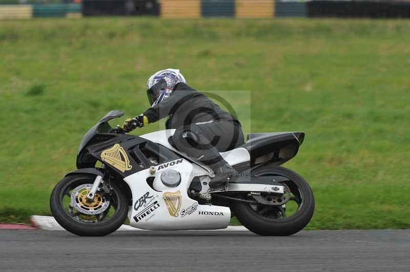 Motorcycle action photographs;cadwell;cadwell park photographs;event digital images;eventdigitalimages;motor racing louth lincolnshire;no limits trackdays;peter wileman photography;trackday;trackday digital images;trackday photos