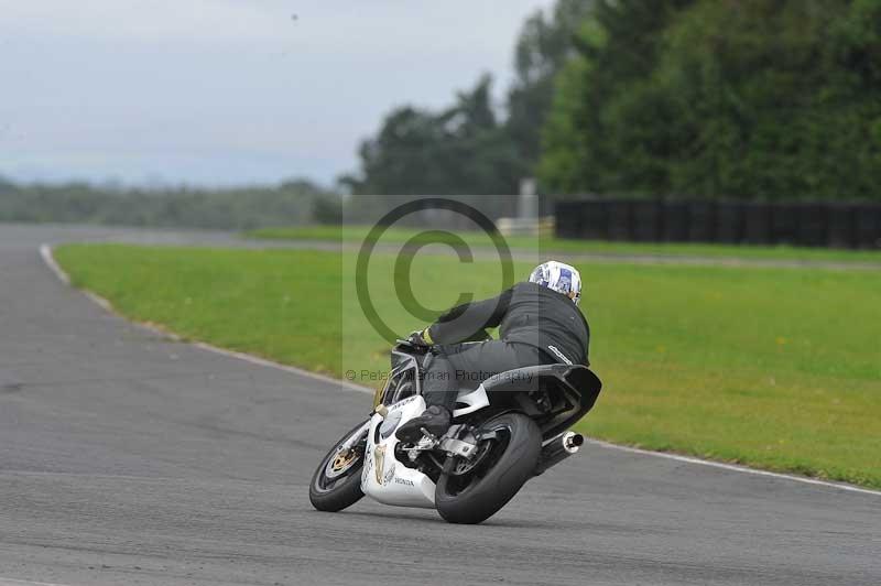 Motorcycle action photographs;cadwell;cadwell park photographs;event digital images;eventdigitalimages;motor racing louth lincolnshire;no limits trackdays;peter wileman photography;trackday;trackday digital images;trackday photos