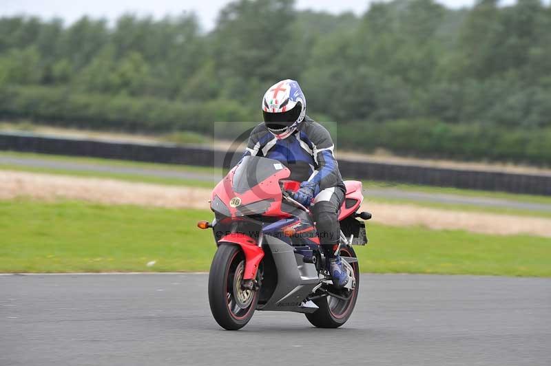 Motorcycle action photographs;cadwell;cadwell park photographs;event digital images;eventdigitalimages;motor racing louth lincolnshire;no limits trackdays;peter wileman photography;trackday;trackday digital images;trackday photos