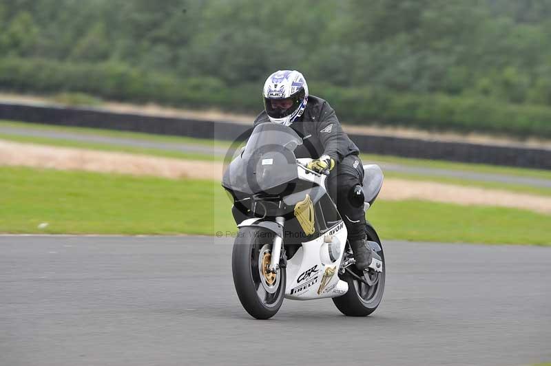 Motorcycle action photographs;cadwell;cadwell park photographs;event digital images;eventdigitalimages;motor racing louth lincolnshire;no limits trackdays;peter wileman photography;trackday;trackday digital images;trackday photos