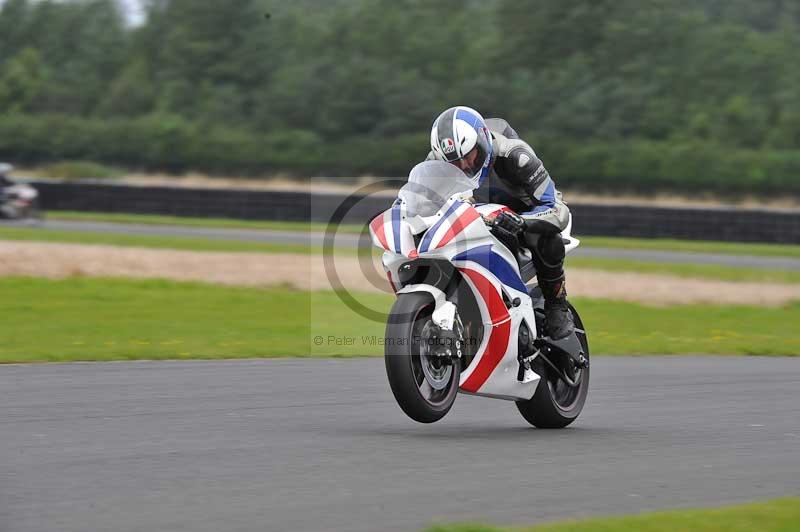 Motorcycle action photographs;cadwell;cadwell park photographs;event digital images;eventdigitalimages;motor racing louth lincolnshire;no limits trackdays;peter wileman photography;trackday;trackday digital images;trackday photos
