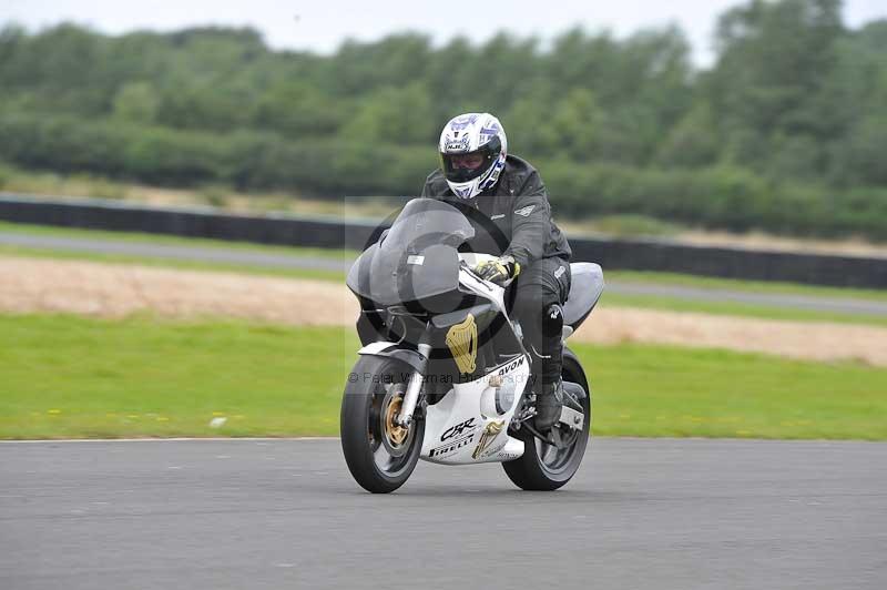 Motorcycle action photographs;cadwell;cadwell park photographs;event digital images;eventdigitalimages;motor racing louth lincolnshire;no limits trackdays;peter wileman photography;trackday;trackday digital images;trackday photos