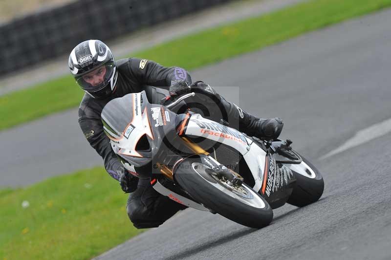 Motorcycle action photographs;cadwell;cadwell park photographs;event digital images;eventdigitalimages;motor racing louth lincolnshire;no limits trackdays;peter wileman photography;trackday;trackday digital images;trackday photos