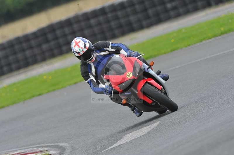 Motorcycle action photographs;cadwell;cadwell park photographs;event digital images;eventdigitalimages;motor racing louth lincolnshire;no limits trackdays;peter wileman photography;trackday;trackday digital images;trackday photos