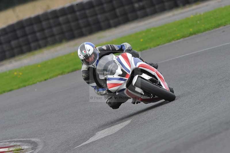 Motorcycle action photographs;cadwell;cadwell park photographs;event digital images;eventdigitalimages;motor racing louth lincolnshire;no limits trackdays;peter wileman photography;trackday;trackday digital images;trackday photos