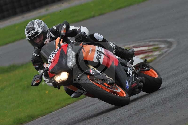 Motorcycle action photographs;cadwell;cadwell park photographs;event digital images;eventdigitalimages;motor racing louth lincolnshire;no limits trackdays;peter wileman photography;trackday;trackday digital images;trackday photos