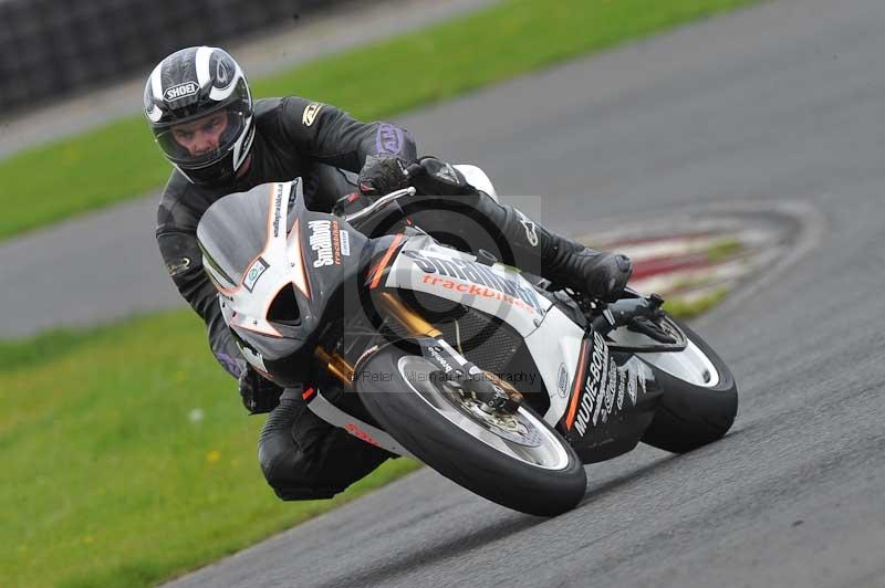 Motorcycle action photographs;cadwell;cadwell park photographs;event digital images;eventdigitalimages;motor racing louth lincolnshire;no limits trackdays;peter wileman photography;trackday;trackday digital images;trackday photos