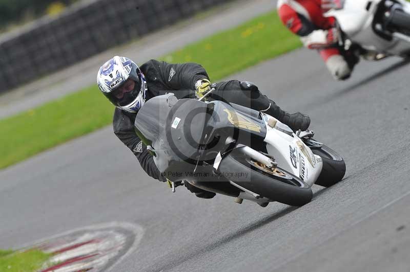 Motorcycle action photographs;cadwell;cadwell park photographs;event digital images;eventdigitalimages;motor racing louth lincolnshire;no limits trackdays;peter wileman photography;trackday;trackday digital images;trackday photos