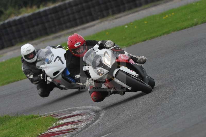 Motorcycle action photographs;cadwell;cadwell park photographs;event digital images;eventdigitalimages;motor racing louth lincolnshire;no limits trackdays;peter wileman photography;trackday;trackday digital images;trackday photos