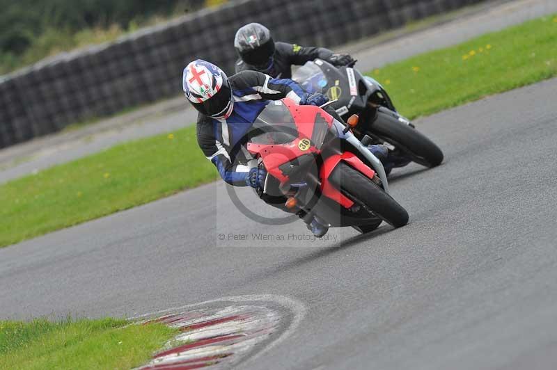 Motorcycle action photographs;cadwell;cadwell park photographs;event digital images;eventdigitalimages;motor racing louth lincolnshire;no limits trackdays;peter wileman photography;trackday;trackday digital images;trackday photos