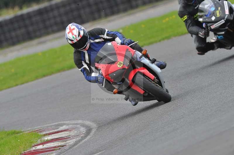 Motorcycle action photographs;cadwell;cadwell park photographs;event digital images;eventdigitalimages;motor racing louth lincolnshire;no limits trackdays;peter wileman photography;trackday;trackday digital images;trackday photos