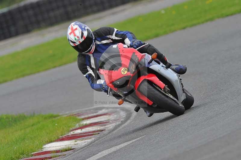 Motorcycle action photographs;cadwell;cadwell park photographs;event digital images;eventdigitalimages;motor racing louth lincolnshire;no limits trackdays;peter wileman photography;trackday;trackday digital images;trackday photos