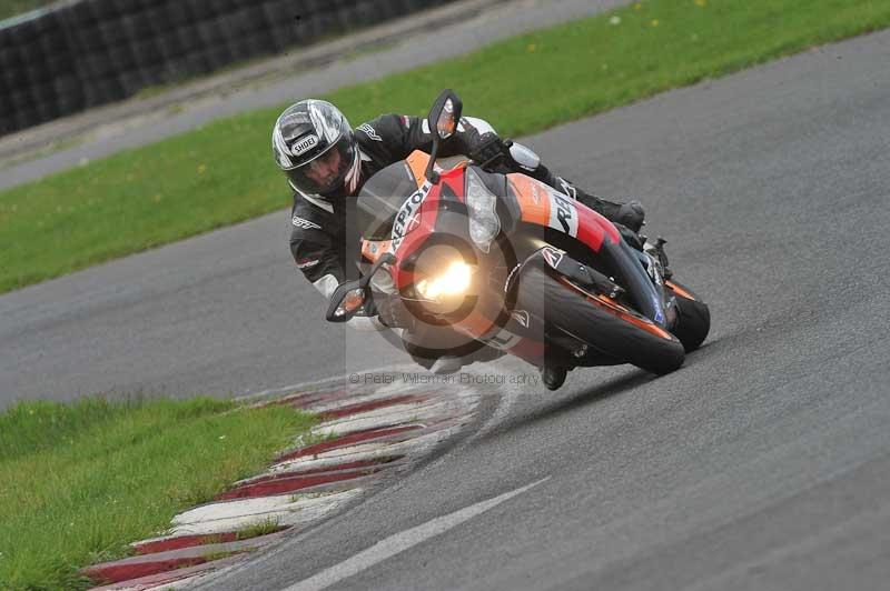 Motorcycle action photographs;cadwell;cadwell park photographs;event digital images;eventdigitalimages;motor racing louth lincolnshire;no limits trackdays;peter wileman photography;trackday;trackday digital images;trackday photos