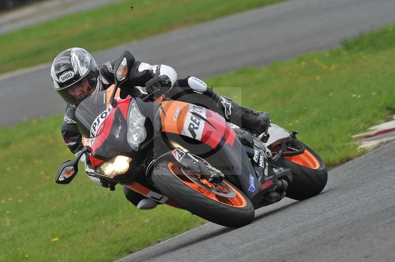 Motorcycle action photographs;cadwell;cadwell park photographs;event digital images;eventdigitalimages;motor racing louth lincolnshire;no limits trackdays;peter wileman photography;trackday;trackday digital images;trackday photos