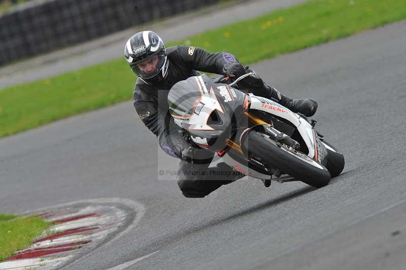 Motorcycle action photographs;cadwell;cadwell park photographs;event digital images;eventdigitalimages;motor racing louth lincolnshire;no limits trackdays;peter wileman photography;trackday;trackday digital images;trackday photos