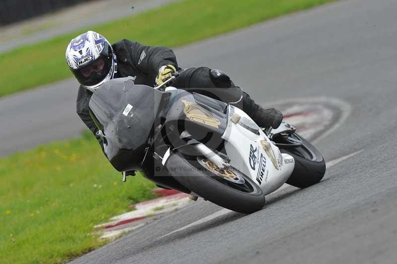 Motorcycle action photographs;cadwell;cadwell park photographs;event digital images;eventdigitalimages;motor racing louth lincolnshire;no limits trackdays;peter wileman photography;trackday;trackday digital images;trackday photos