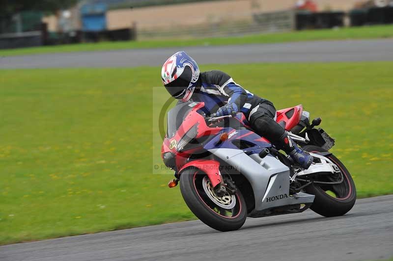 Motorcycle action photographs;cadwell;cadwell park photographs;event digital images;eventdigitalimages;motor racing louth lincolnshire;no limits trackdays;peter wileman photography;trackday;trackday digital images;trackday photos