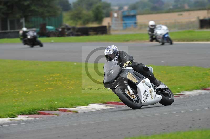 Motorcycle action photographs;cadwell;cadwell park photographs;event digital images;eventdigitalimages;motor racing louth lincolnshire;no limits trackdays;peter wileman photography;trackday;trackday digital images;trackday photos