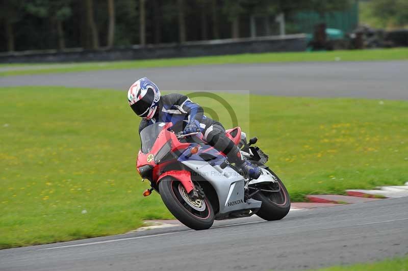 Motorcycle action photographs;cadwell;cadwell park photographs;event digital images;eventdigitalimages;motor racing louth lincolnshire;no limits trackdays;peter wileman photography;trackday;trackday digital images;trackday photos