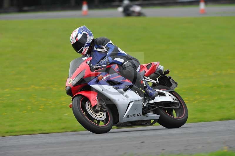 Motorcycle action photographs;cadwell;cadwell park photographs;event digital images;eventdigitalimages;motor racing louth lincolnshire;no limits trackdays;peter wileman photography;trackday;trackday digital images;trackday photos