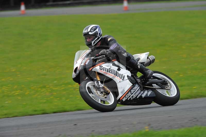 Motorcycle action photographs;cadwell;cadwell park photographs;event digital images;eventdigitalimages;motor racing louth lincolnshire;no limits trackdays;peter wileman photography;trackday;trackday digital images;trackday photos