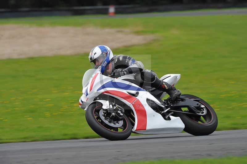 Motorcycle action photographs;cadwell;cadwell park photographs;event digital images;eventdigitalimages;motor racing louth lincolnshire;no limits trackdays;peter wileman photography;trackday;trackday digital images;trackday photos