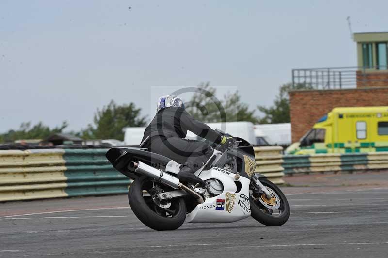 Motorcycle action photographs;cadwell;cadwell park photographs;event digital images;eventdigitalimages;motor racing louth lincolnshire;no limits trackdays;peter wileman photography;trackday;trackday digital images;trackday photos