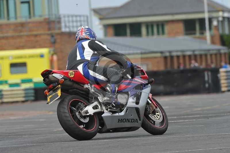 Motorcycle action photographs;cadwell;cadwell park photographs;event digital images;eventdigitalimages;motor racing louth lincolnshire;no limits trackdays;peter wileman photography;trackday;trackday digital images;trackday photos